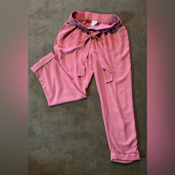 43.BLUE RAIN Women’s Tie Waist Tapered Ankle Pants
Size M - Picture 8 of 11